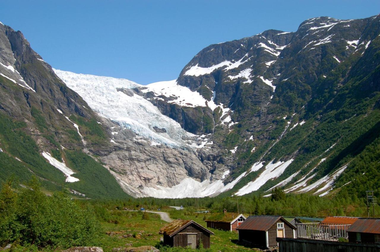 Cabin Alongside The Beautiful Fjaerlandsfjord Exterior foto